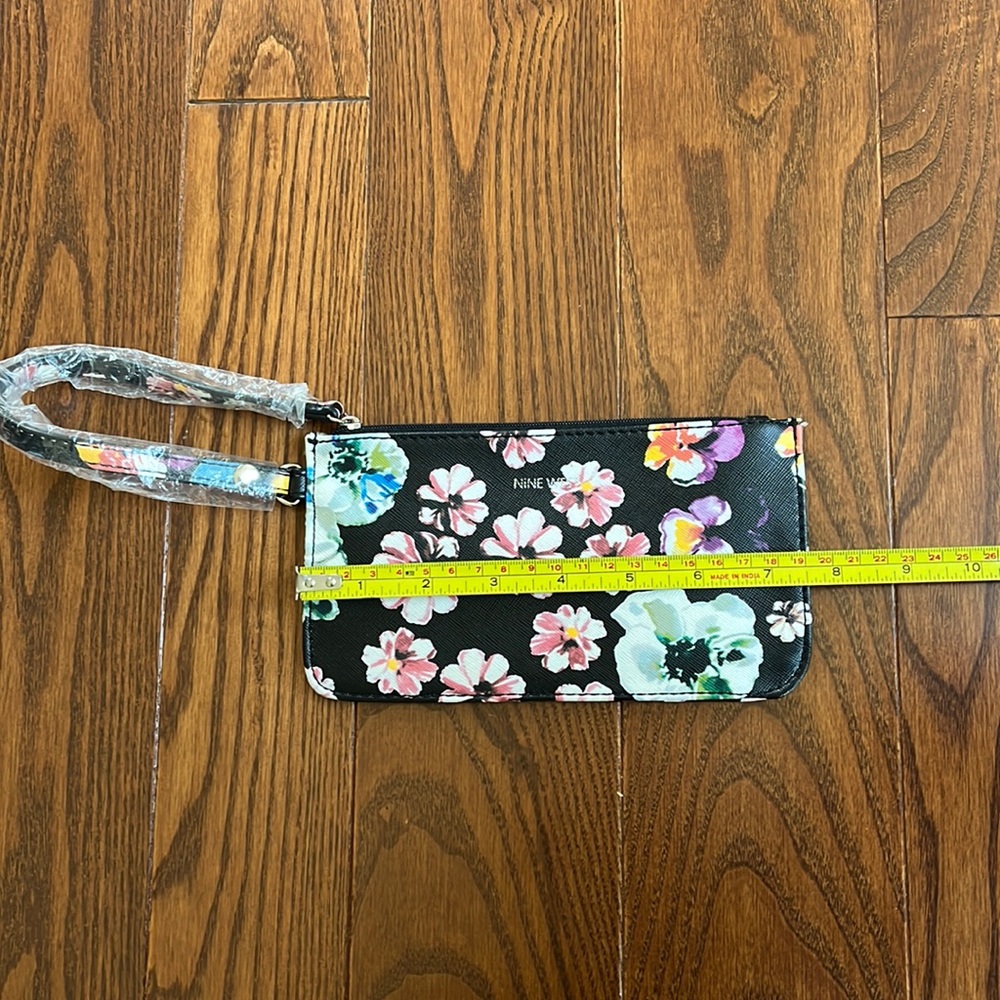 NWOT Nine West Floral Wristlet - Picture 2 of 5
